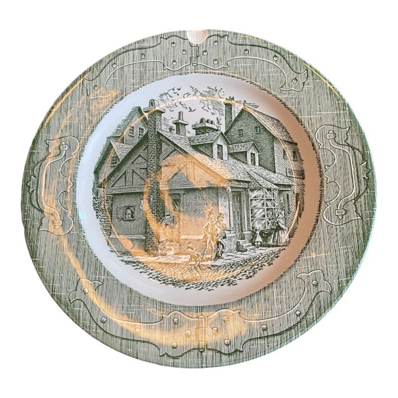 Vintage dinner plate “The Old Curiosity Shop” 10” across by Royal USA 1950s - Picture 1 of 4